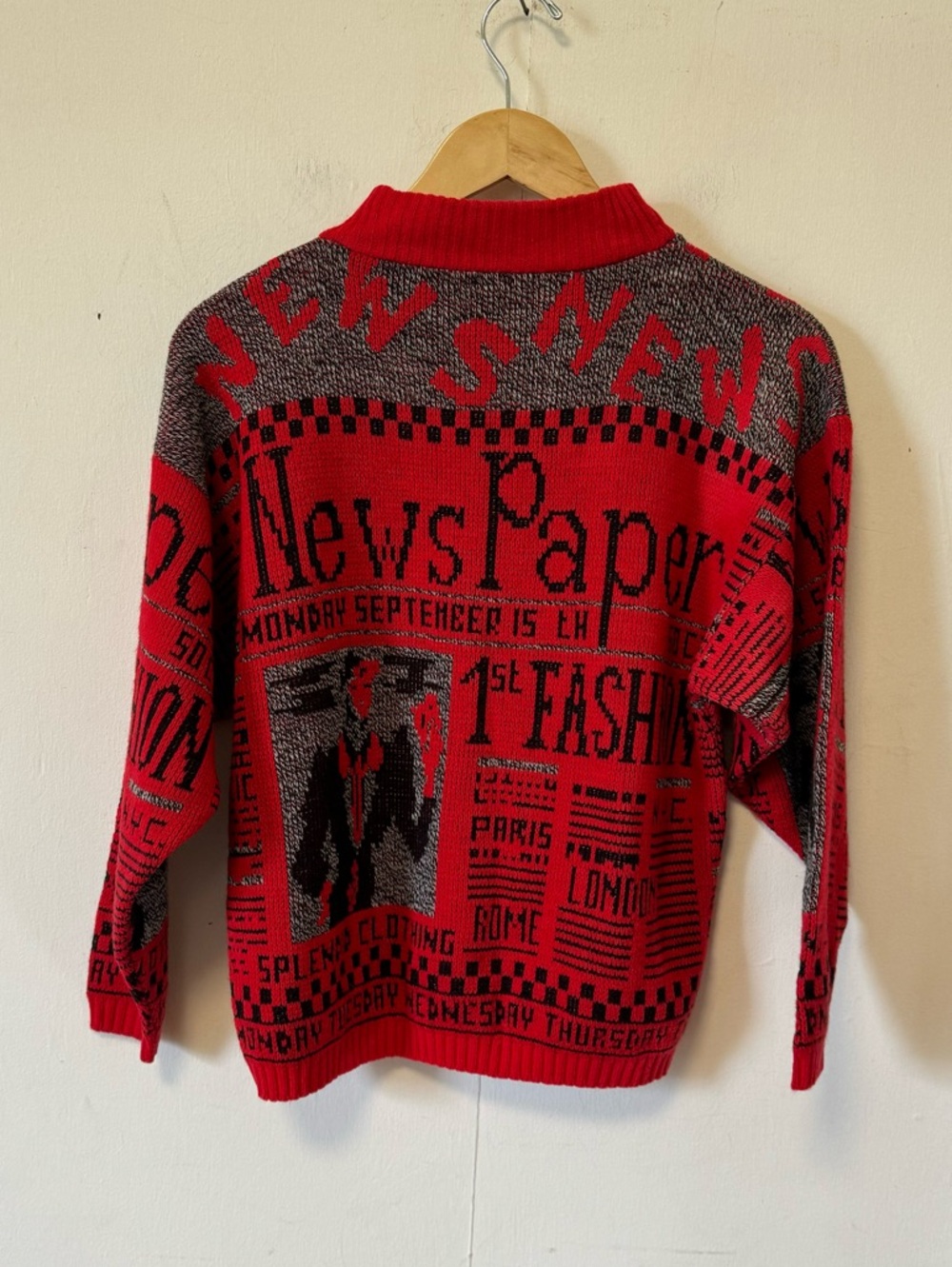 Vintage Newspaper Print Sweater Graphic News Allover Red Acrylic Womens Medium - Picture 8 of 8